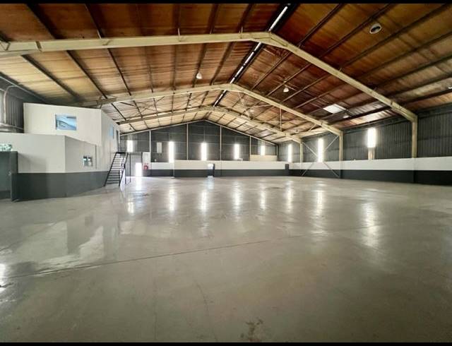 1,530M² WAREHOUSE FOR SALE IN WATERFALL